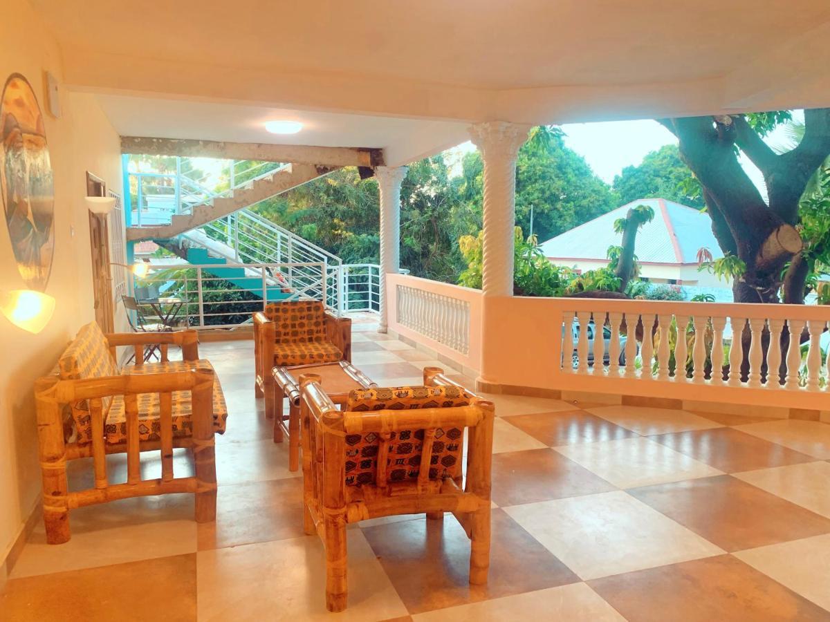 Bajo Kunda - Guesthouse Kololi Extérieur photo